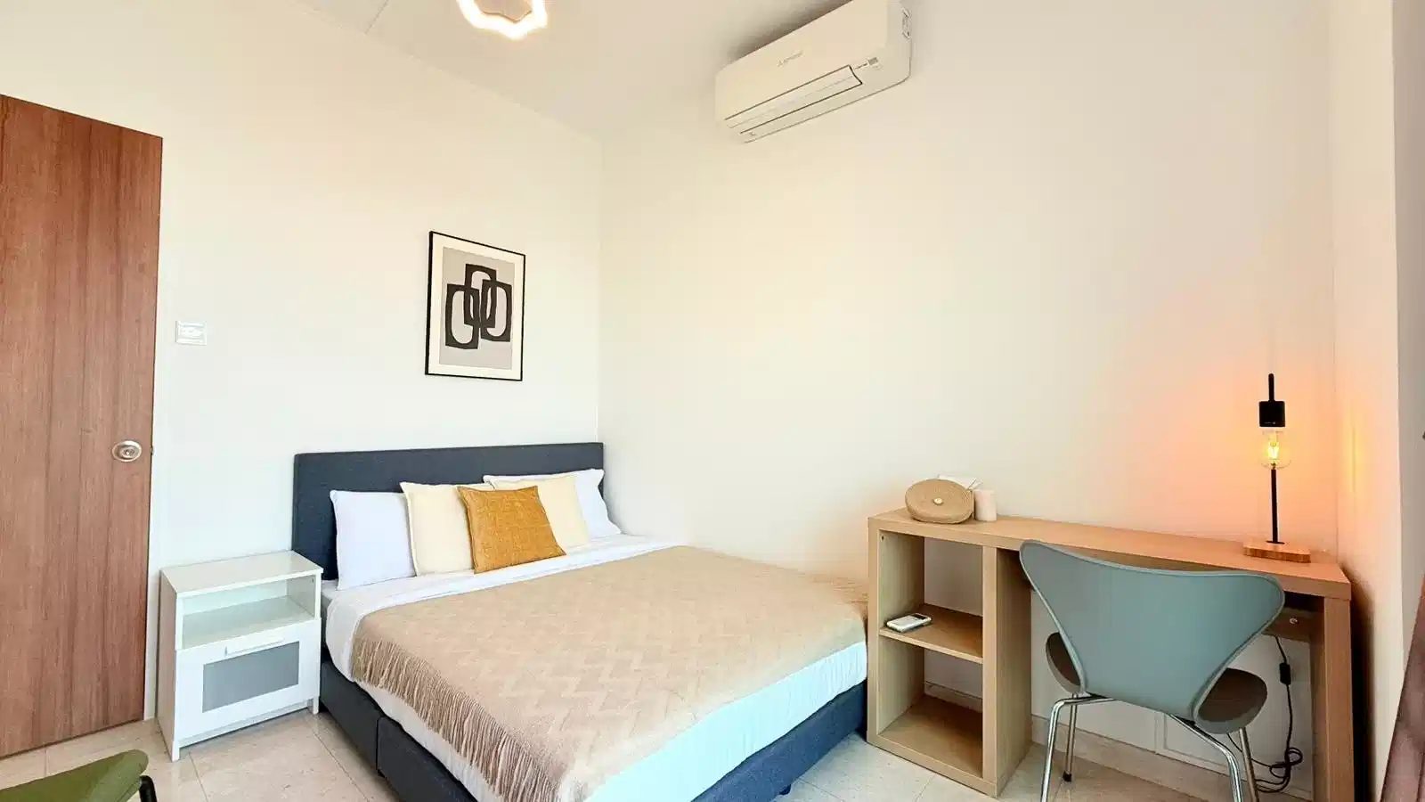 Room in a 5 Bedroom Apartment, Monterey Park Condominium, 23 West Coast Rise