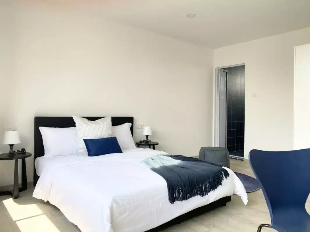 Room in a 5 Bedroom Apartment, 8B Duke's Road