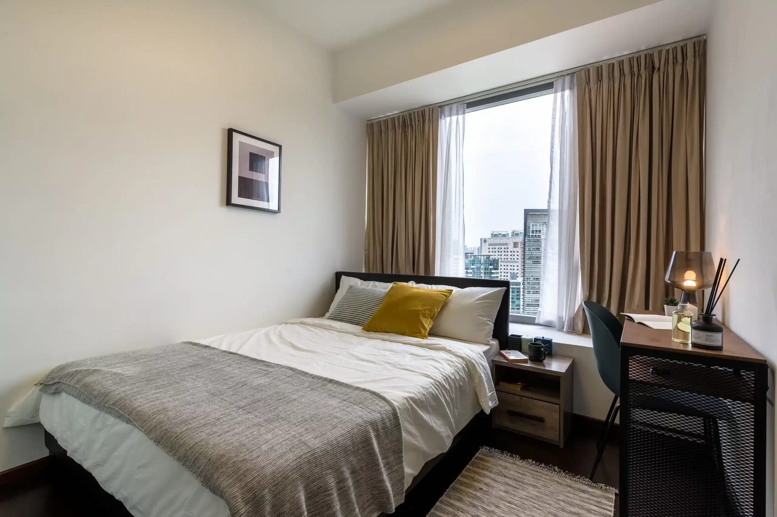 Room in a 4 Bedroom Apartment, 12 Derbyshire Road