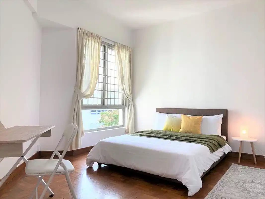 Room in a 3 Bedroom Apartment, 991 Bukit Timah Road