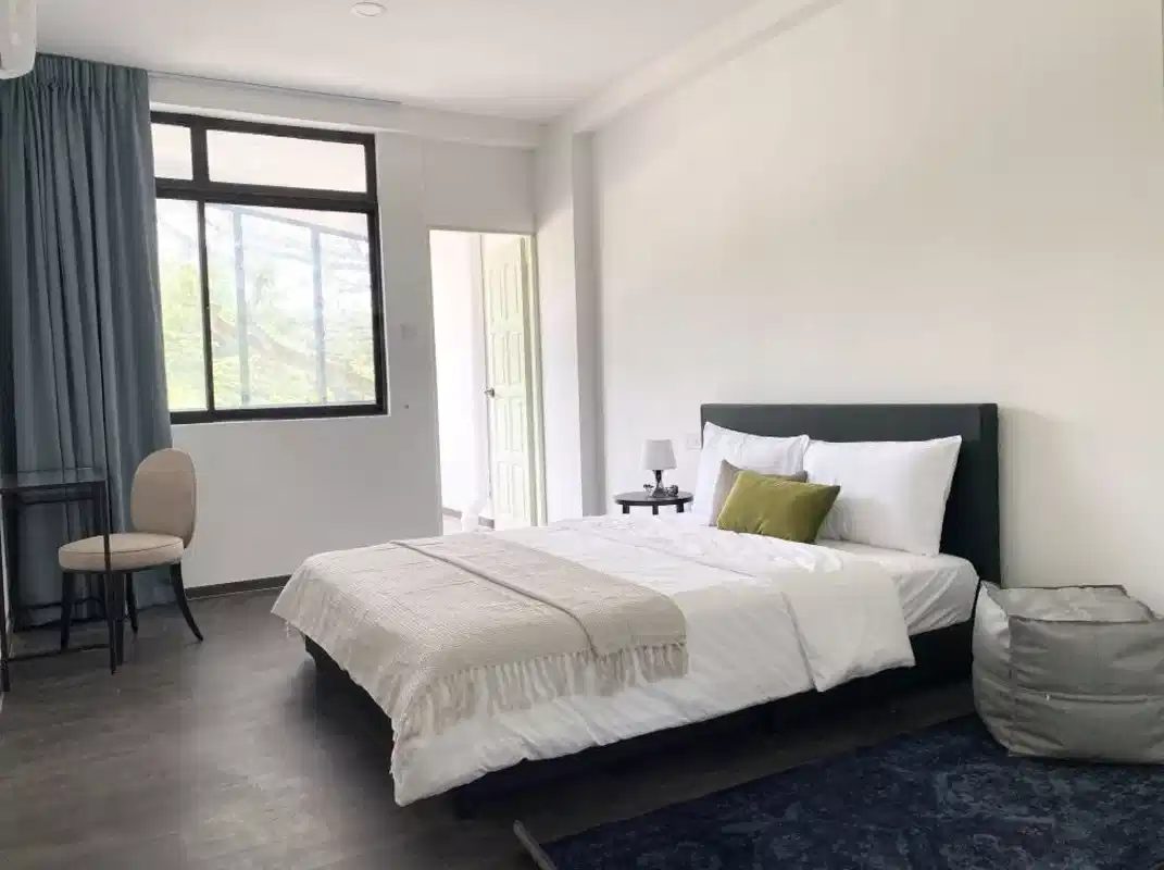 Room in a 5 Bedroom Apartment, 6A Duke's Road