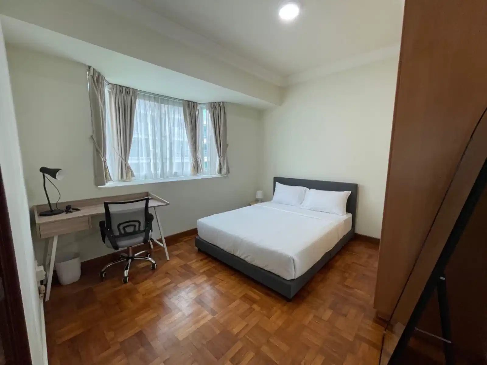 Room in a 3 Bedroom Apartment, 17 Shanghai Road